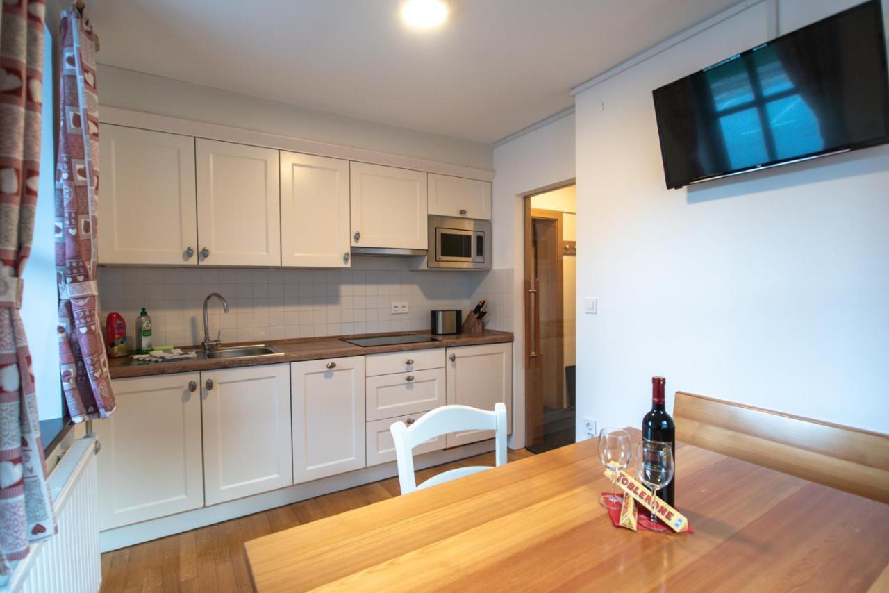 Pritlicni Apartma Hribovc Z Atrijem Kranjska Gora Exteriör bild