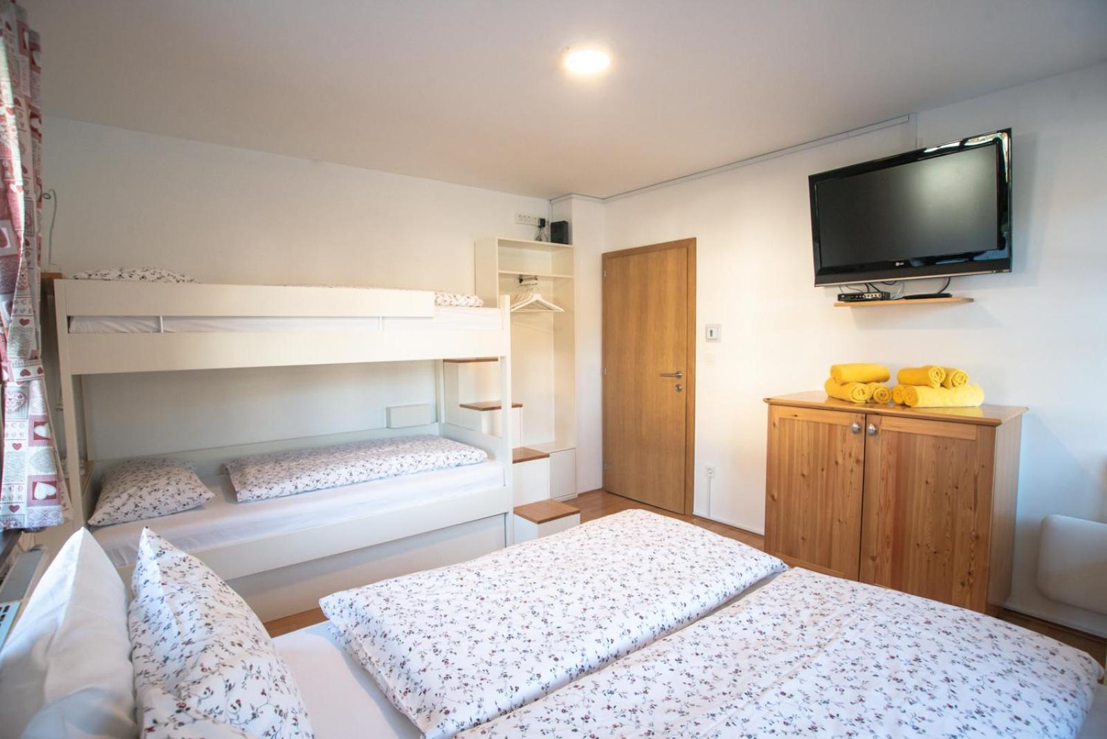 Pritlicni Apartma Hribovc Z Atrijem Kranjska Gora Exteriör bild