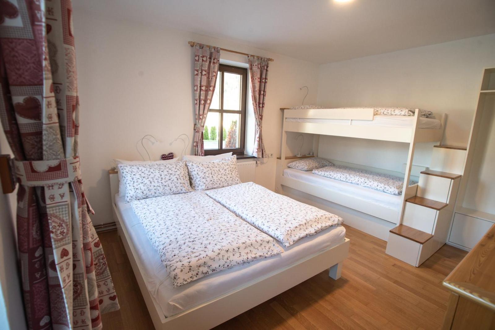Pritlicni Apartma Hribovc Z Atrijem Kranjska Gora Exteriör bild